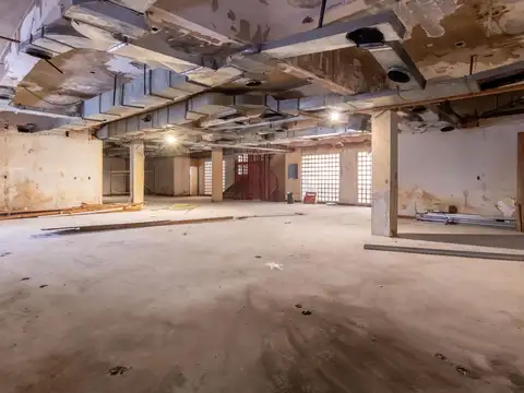 En venta, edificio comercial  a reciclar, en Monserrat.