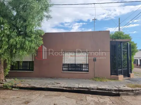 VENDO. Casa en Calle A. del Valle esquina Chile. Concordia,