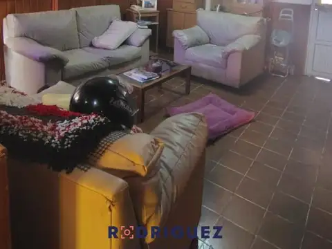 Casa 6 ambientes con 1 baño