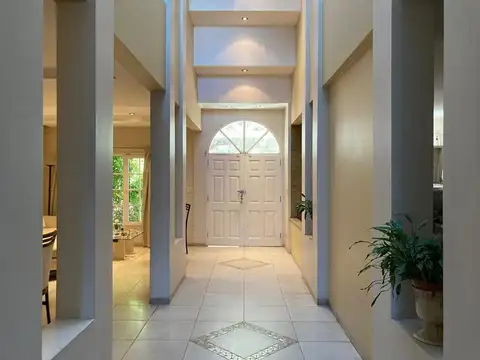 CASA EN VENTA Z° AV COSTANERA