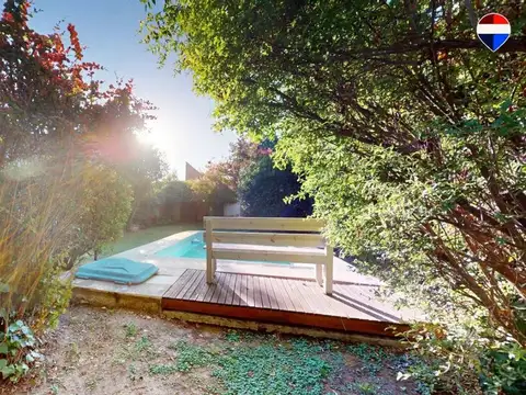 Casa en Venta con 2 cocheras