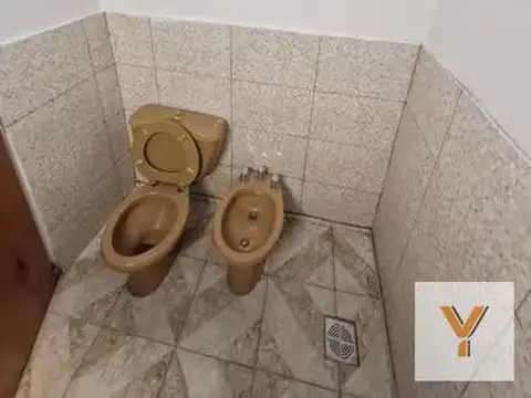Casa 7 ambientes con 2 baños