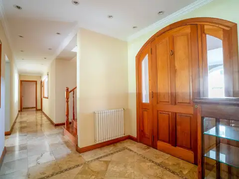 Casa 13 ambientes con 7 baños