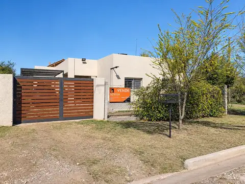Dos viviendas en venta con pileta Merlo San Luis