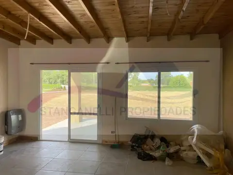 Casa 4 ambientes con 2 baños