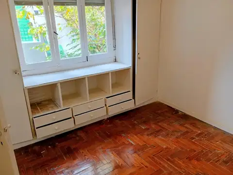 Casa contrafrente 4 ambientes en pleno centro