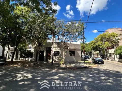 Casa 2 dormitorios con cochera y parrillero en Echesortu