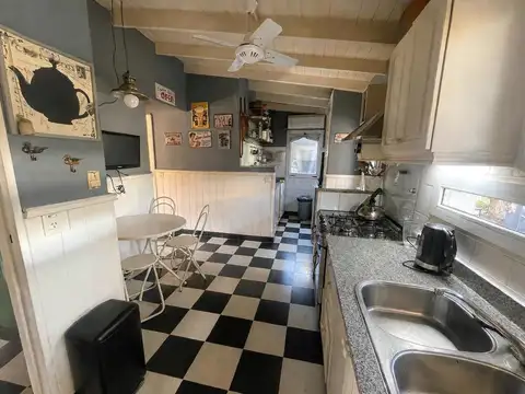 Casa 5 ambientes con 1 baño