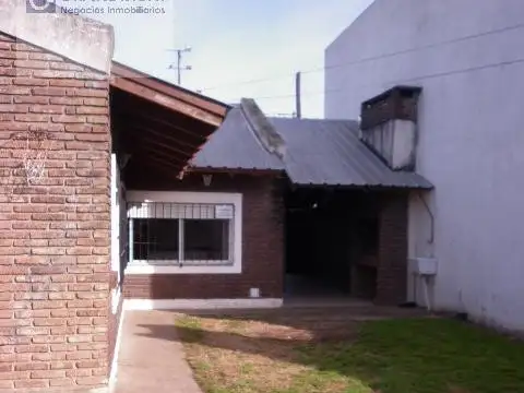 Casa 5 ambientes con 1 baño