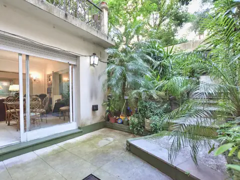 Departamento en Barrio Norte. 3 Dormitorios. Planta baja con jardín.