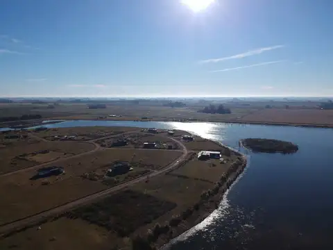Laguna de las Pampas, Ruta 7 km 100