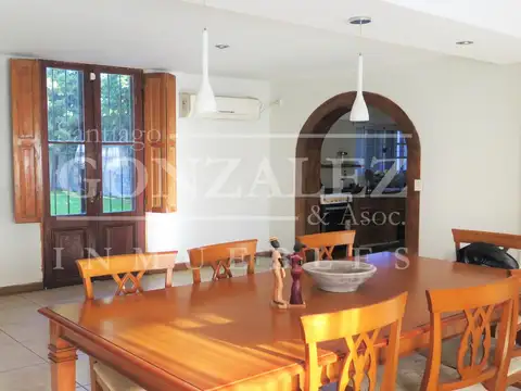 Casa en Venta con 4 cocheras