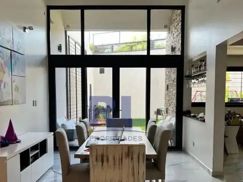 Casa 4 ambientes con 3 baños