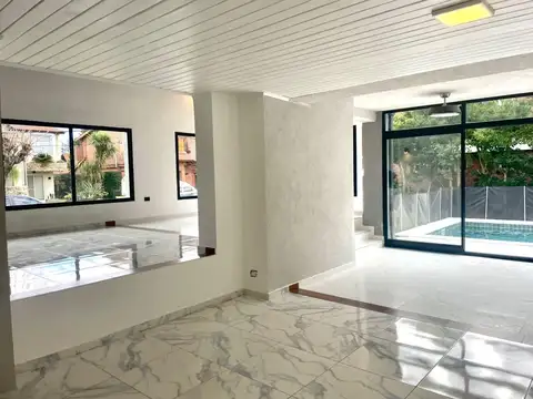 Casa 7 ambientes con 2 baños