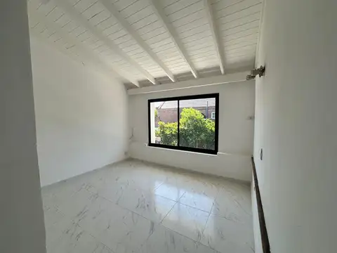 Casa 7 ambientes con 2 baños