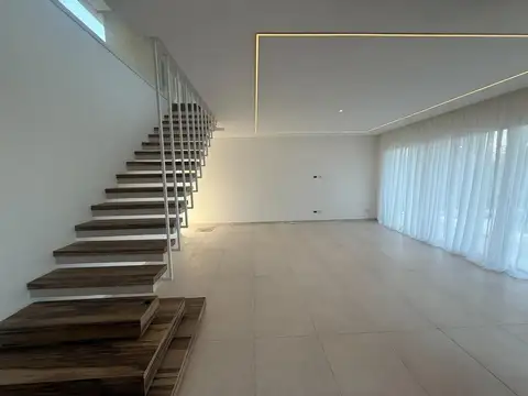 Casa en Alquiler de 4 dormitorios