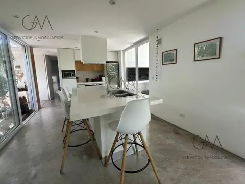 Casa en Alquiler Temporal con 2 cocheras