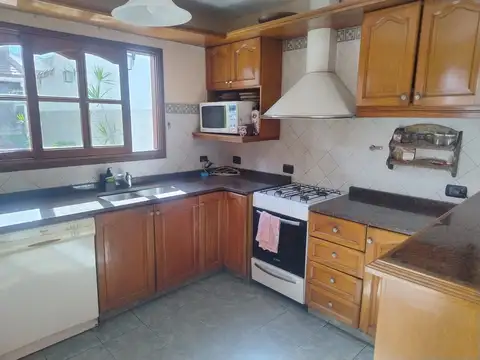 VETA CASA 6 AMB COCH PARQUE PILETA V SARMIENTO
