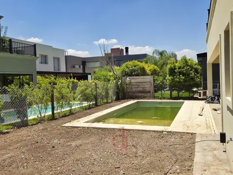 Casa en Venta con 5 cocheras