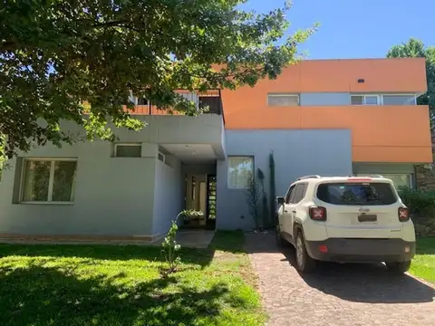 Excelente casa en alquiler de 7 ambientes en Buen Retiro