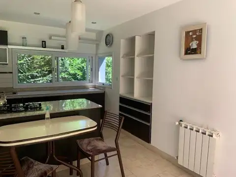 Excelente casa en alquiler de 7 ambientes en Buen Retiro