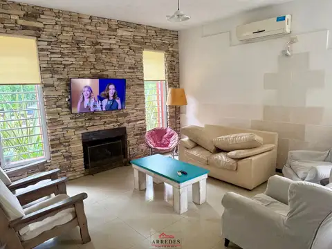 Casa 4 ambientes con 2 baños