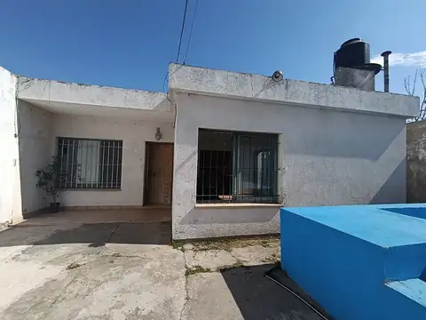CASA EN VENTA BERISSO APTA BANCO CON LOCAL