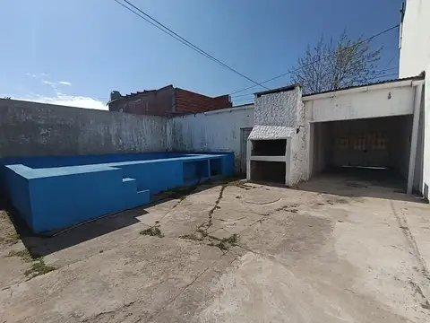 CASA EN VENTA BERISSO APTA BANCO CON LOCAL