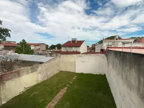 Duplex en Venta en Florida Oeste - 3 Dorm., Suite, Jardin y Cochera