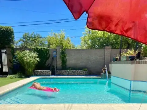 Casa en Venta con 2 cocheras