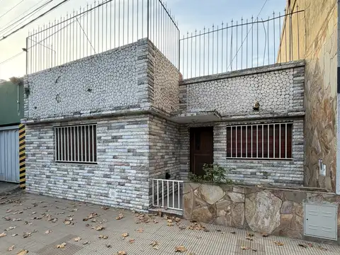 Casa de 3 dormitorios en Barrio Jorge Cura