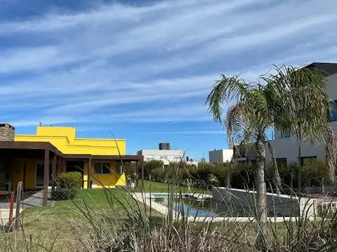 Casa en Puerto Roldán