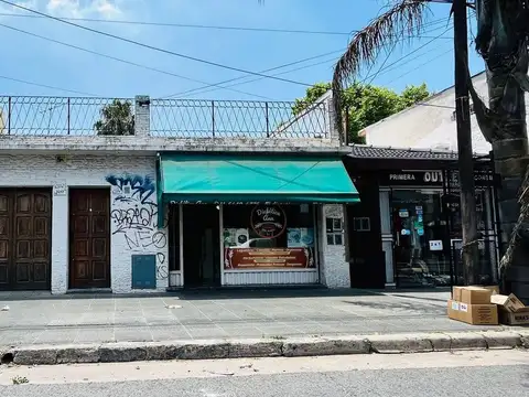 VENTA CASA 4 AMB GARAGE PATIO TERRAZA. CON LOCAL