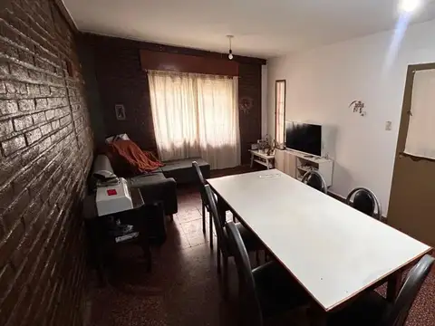 Casa 8 ambientes con 4 baños
