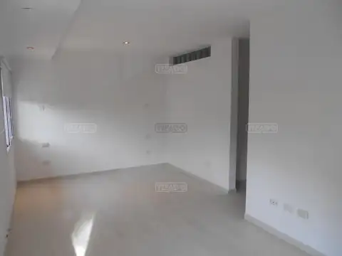 Casa en Alquiler con 1 cochera