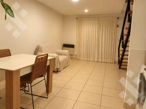 Depto Tipo Casa en Alquiler de 3 ambientes