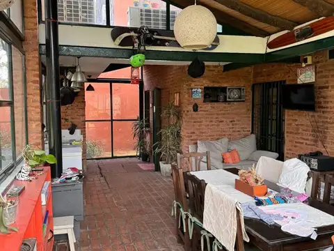 Casa 4 ambientes con 3 baños
