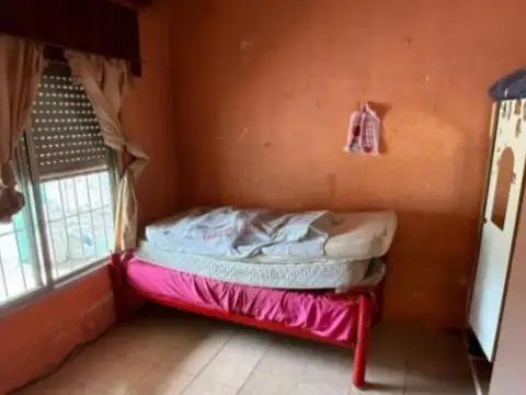 Casa 6 ambientes con 2 baños