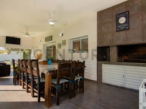 Casa en Venta en Roldan, USD 240.000