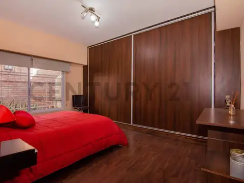 Casa 6 ambientes con 2 baños