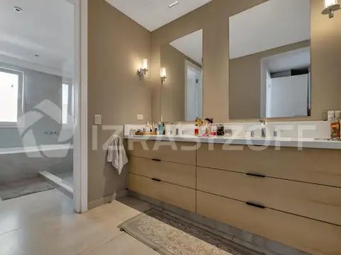 Casa 10 ambientes con 6 baños