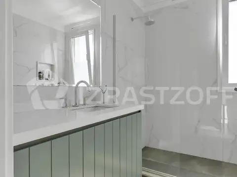 Casa en venta en Albanueva, 4 dormitorios, impecable, en esquina