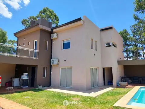 CASA EN ALQUILER DE 3 DORMITORIOS - AV. TAMBOR DE TACUARÍ Y COSTANERA (CFA239)