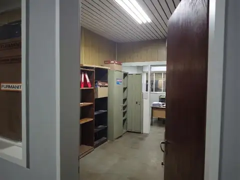 Depósito con oficinas en Coghlan 300m2 totales