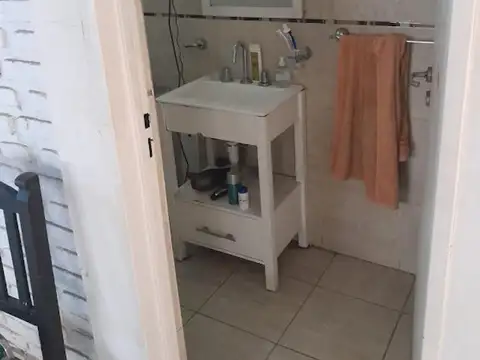 Casa 2 ambientes con 2 baños