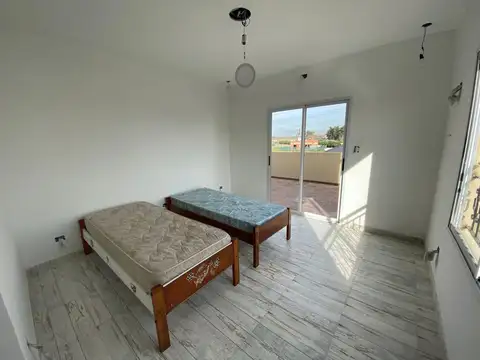 Casa a estrenar en Barrio Laguna Azul - Carlos Spegazzini