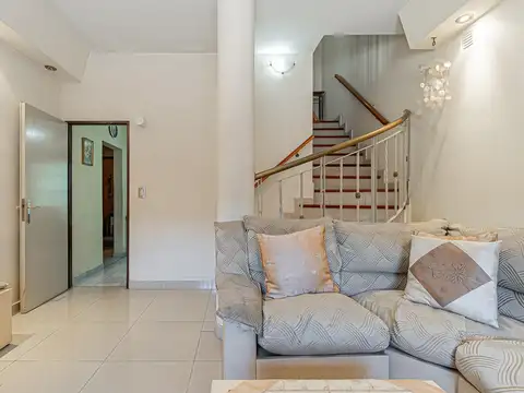 Casa 7 ambientes con 3 baños