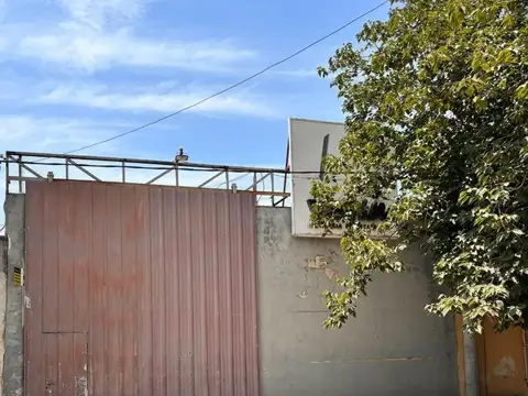 TERRENO CON GALPON A MTS DE AV. PEÑALOZA