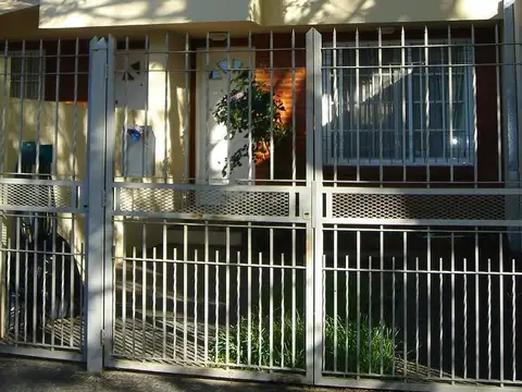 Casa en TRIPLEX  en FLORIDA ! Vte Lopez