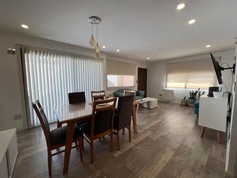 Depto Tipo Casa 3 ambientes con 3 baños